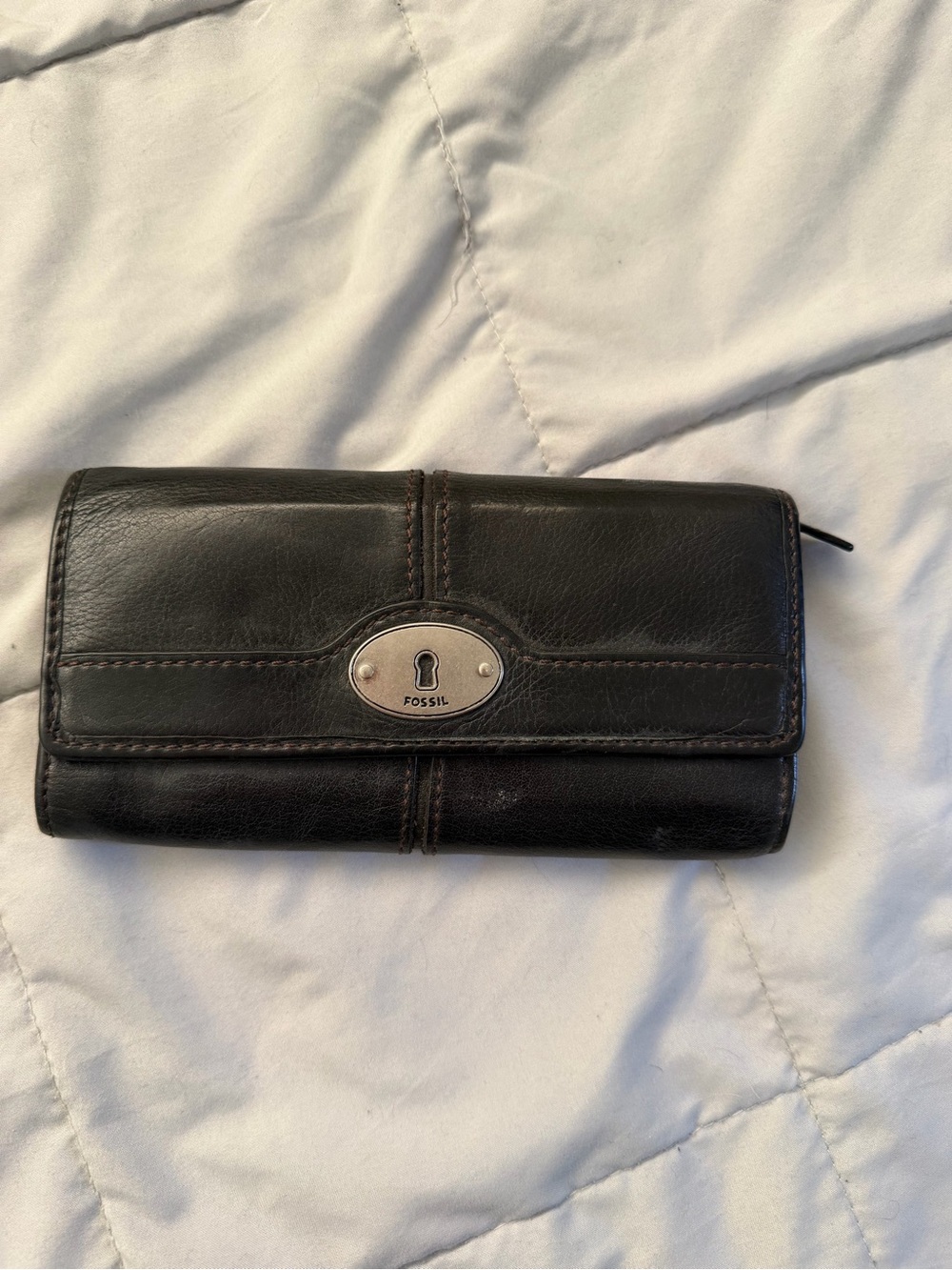 Fossil Dark Brown Leather Trifold Wallet with Metal Logo